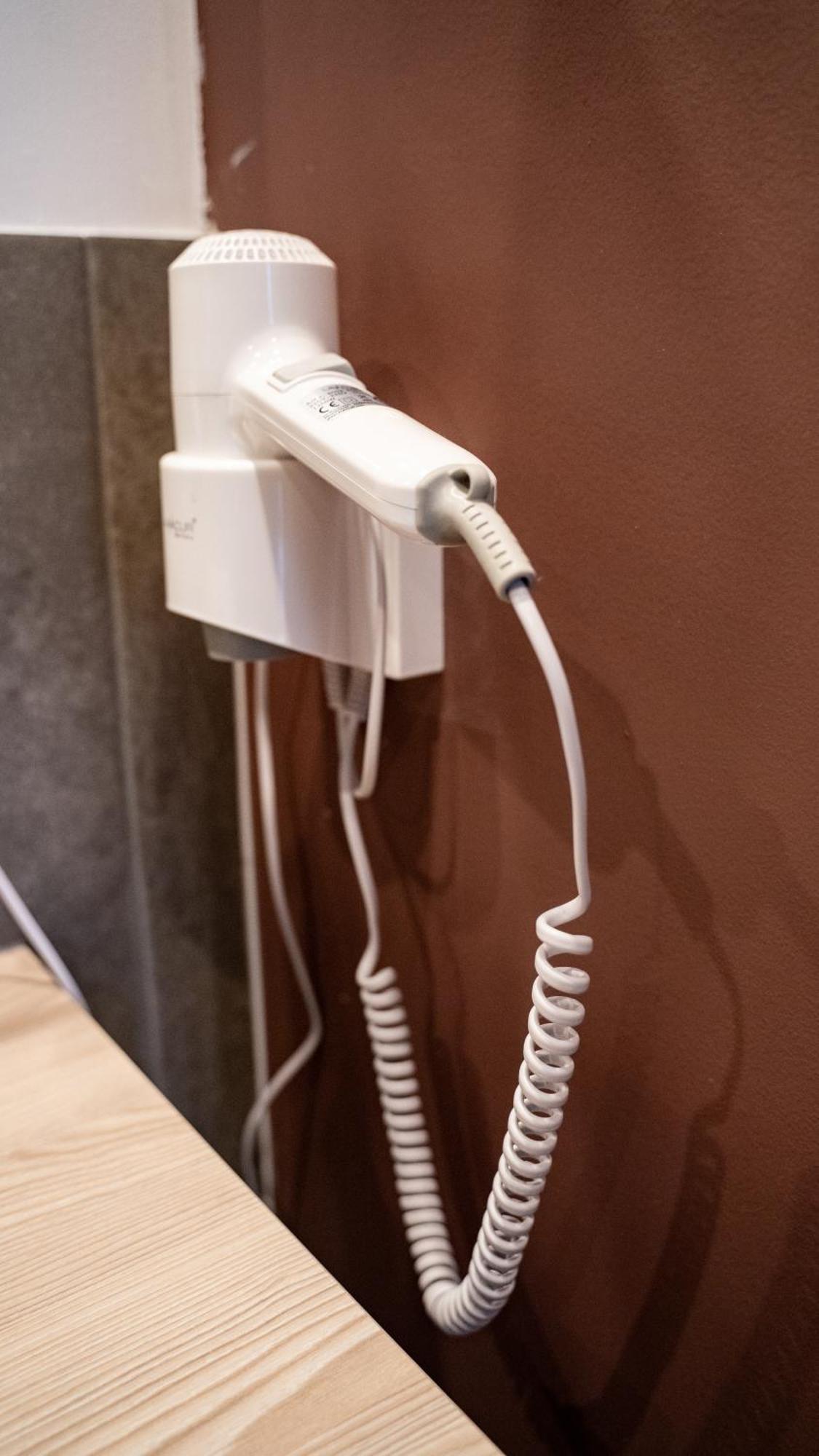 Hotel Novapart Stay Smart Велс Екстериор снимка