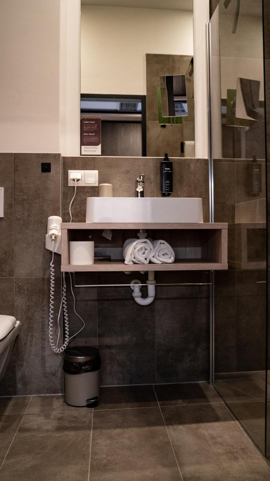 Hotel Novapart Stay Smart Велс Екстериор снимка