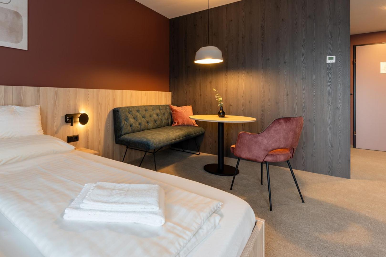 Hotel Novapart Stay Smart Велс Екстериор снимка