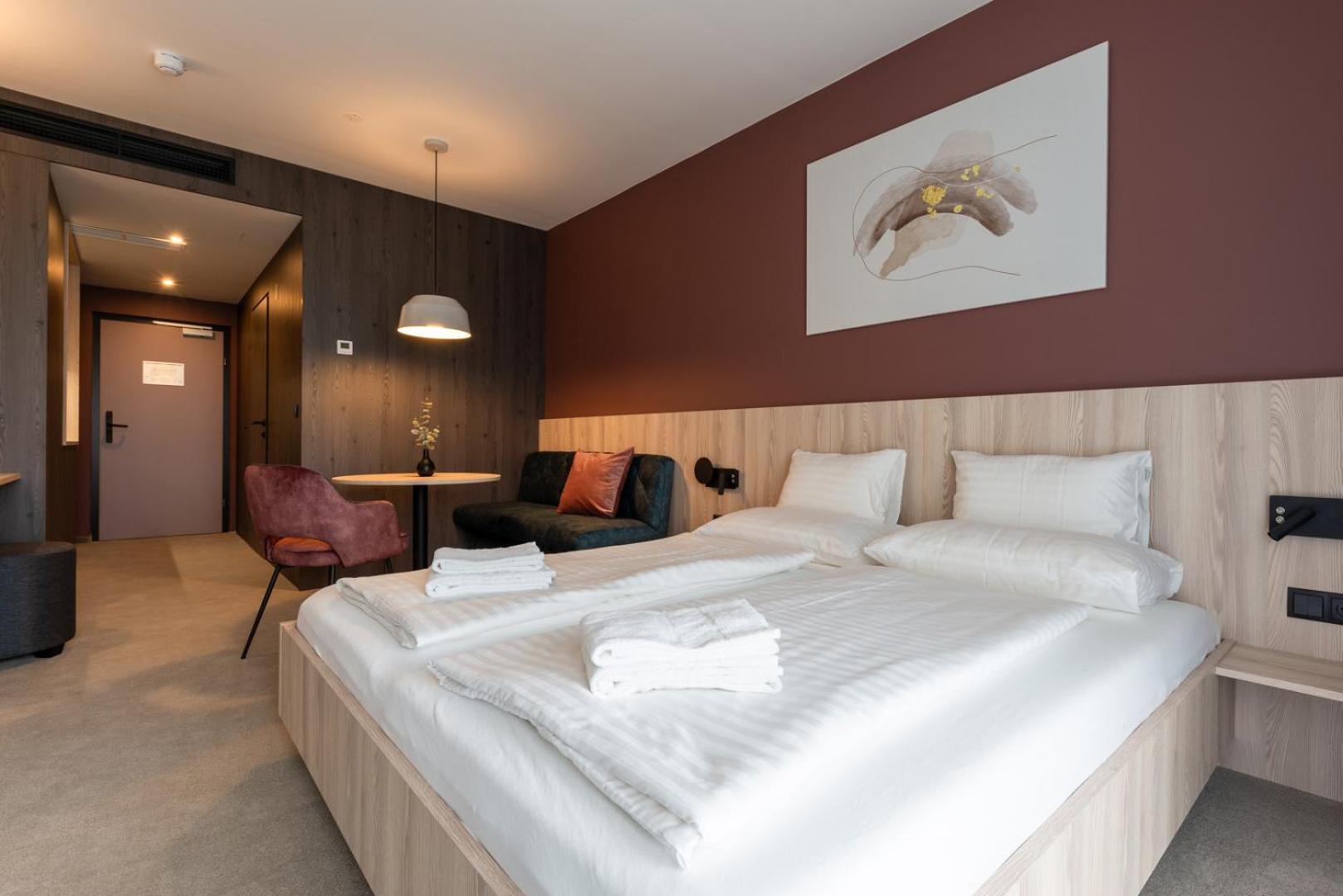 Hotel Novapart Stay Smart Велс Екстериор снимка