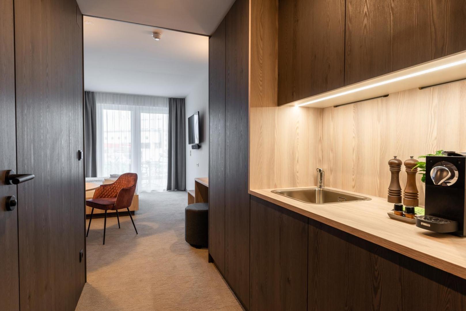 Hotel Novapart Stay Smart Велс Екстериор снимка