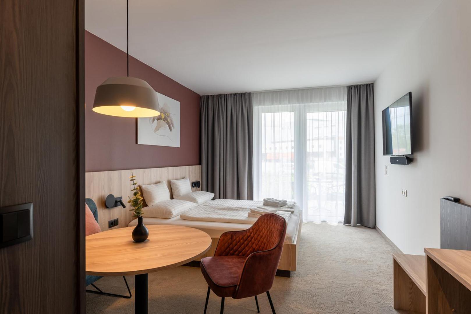 Hotel Novapart Stay Smart Велс Екстериор снимка