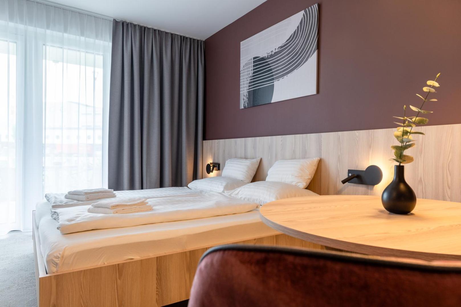 Hotel Novapart Stay Smart Велс Екстериор снимка