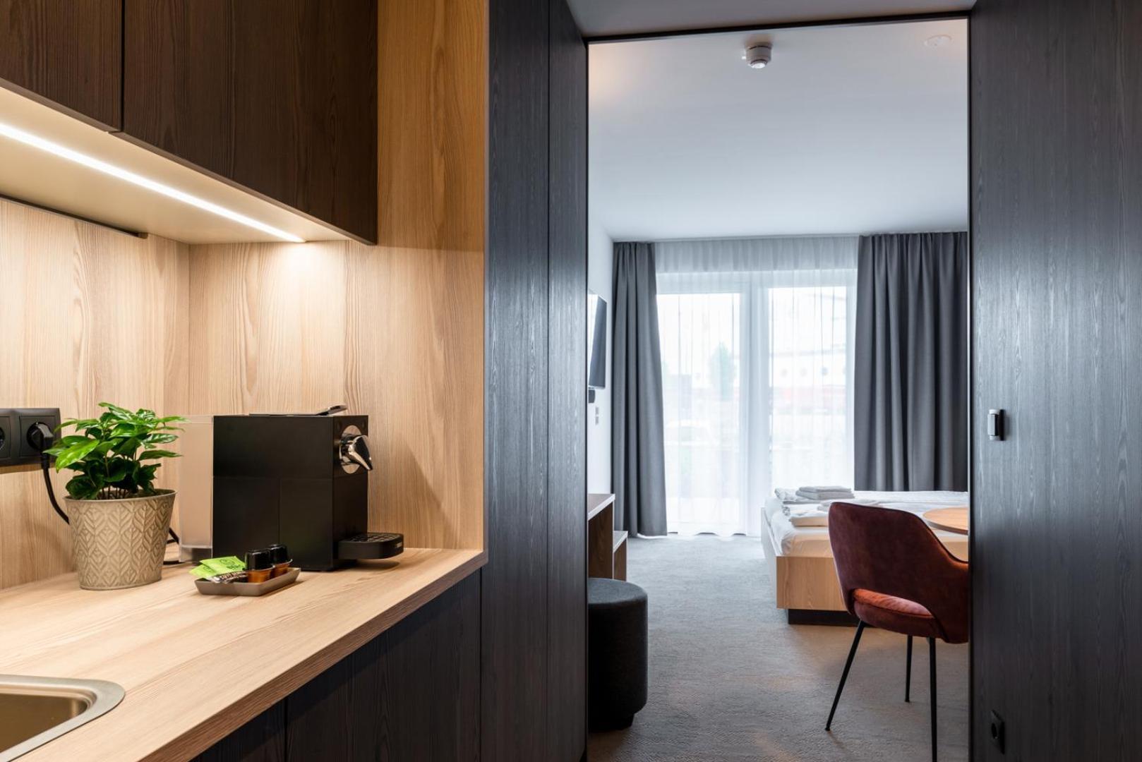 Hotel Novapart Stay Smart Велс Екстериор снимка