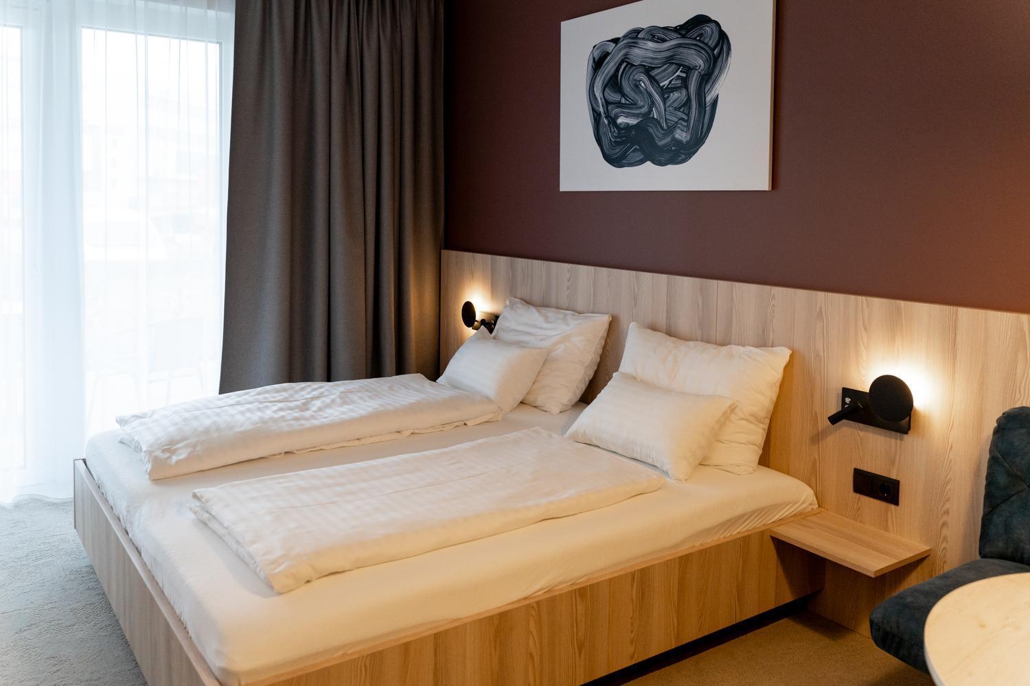 Hotel Novapart Stay Smart Велс Екстериор снимка